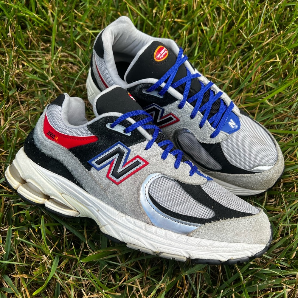CLEAN New Balance 2002R size 8.5 Womens DTLR “VA for Lovers” Shoes